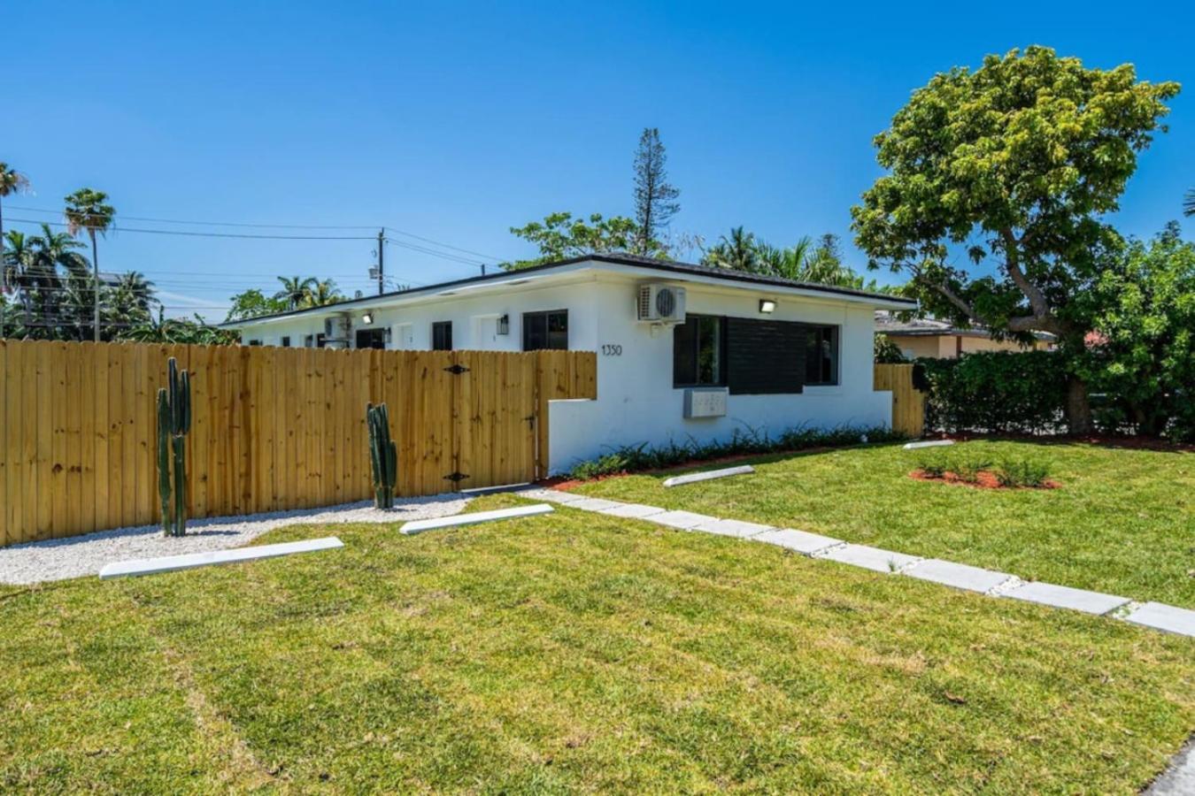 Unit 2 Cute Studio In North Miami Apartment Exterior photo